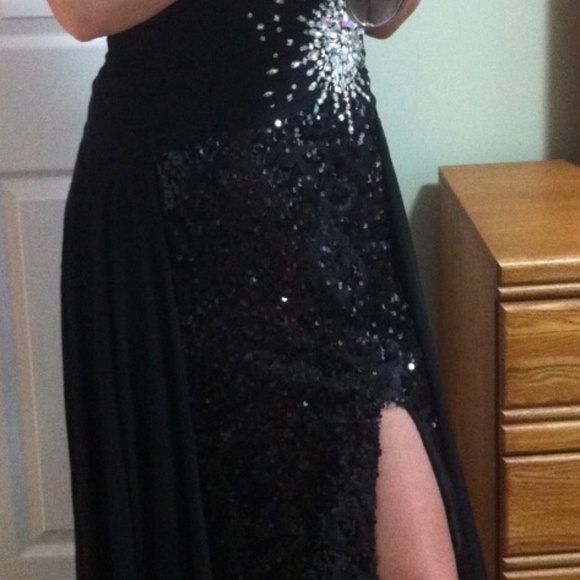 Tony Bowls Shoulder Sash Black Sparkly Maxi Evening dress; US women's size 6 - Picture 7 of 15